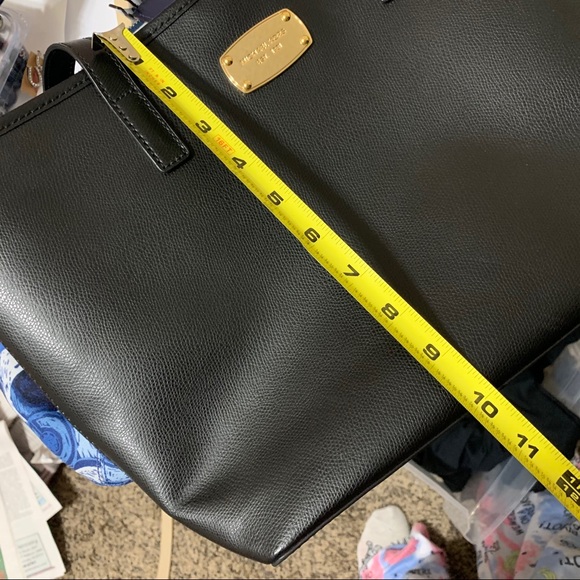 Authentic Michael Kors Tote - Picture 6 of 7